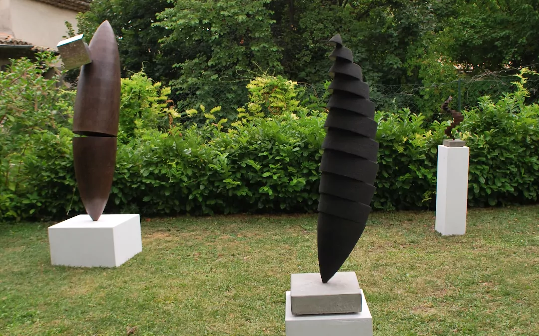 3 sculptures de Félix Valdelièvre : Sculptures en fer, inox et acier corten, exposées à Vaison la Romaine lors du festival d'art contemporain Autre Ville 2018