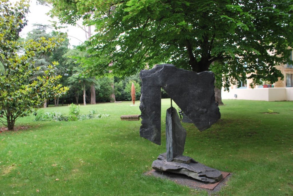 15.Sculpture-monumentale-en-acier-corten-realisee-par-l-artiste-sculpteur-contemporain-Felix-Valdelievre-exposee-au-centre-d-art-La-Mouche-Beziers-2018