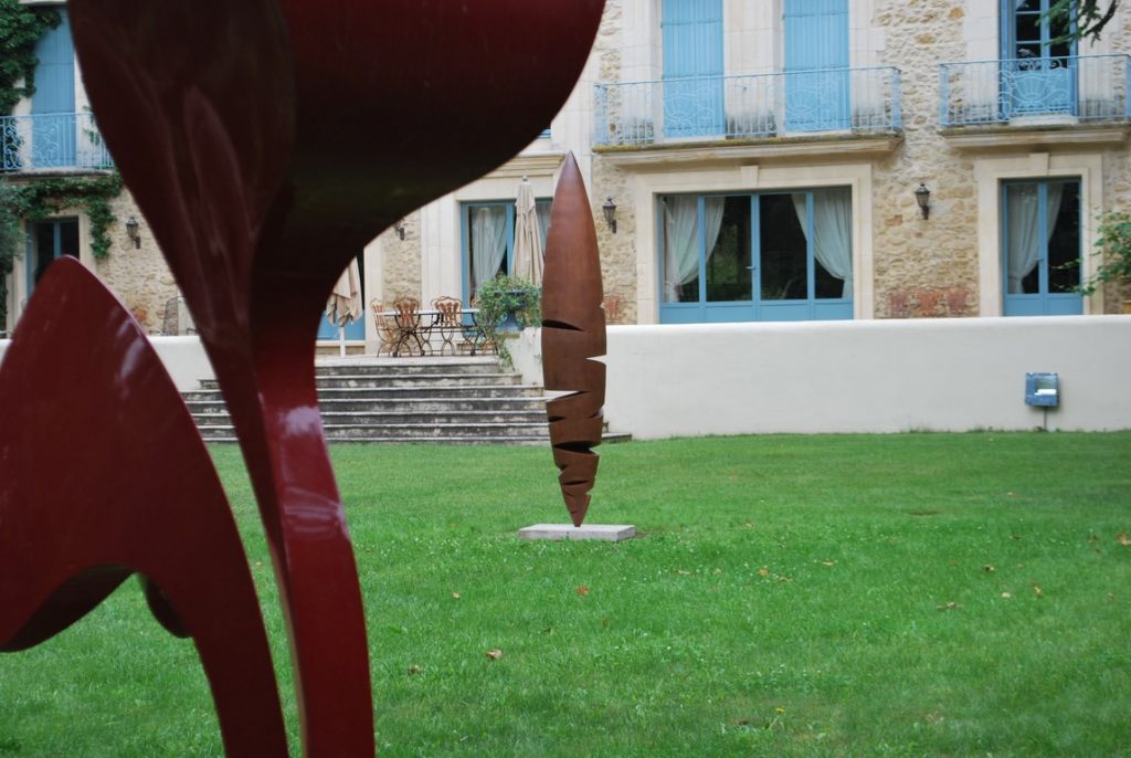 17.Sculpture-monumentale-en-acier-corten-realisee-par-l-artiste-sculpteur-contemporain-Felix-Valdelievre-exposee-au-centre-d-art-La-Mouche-Beziers-2018