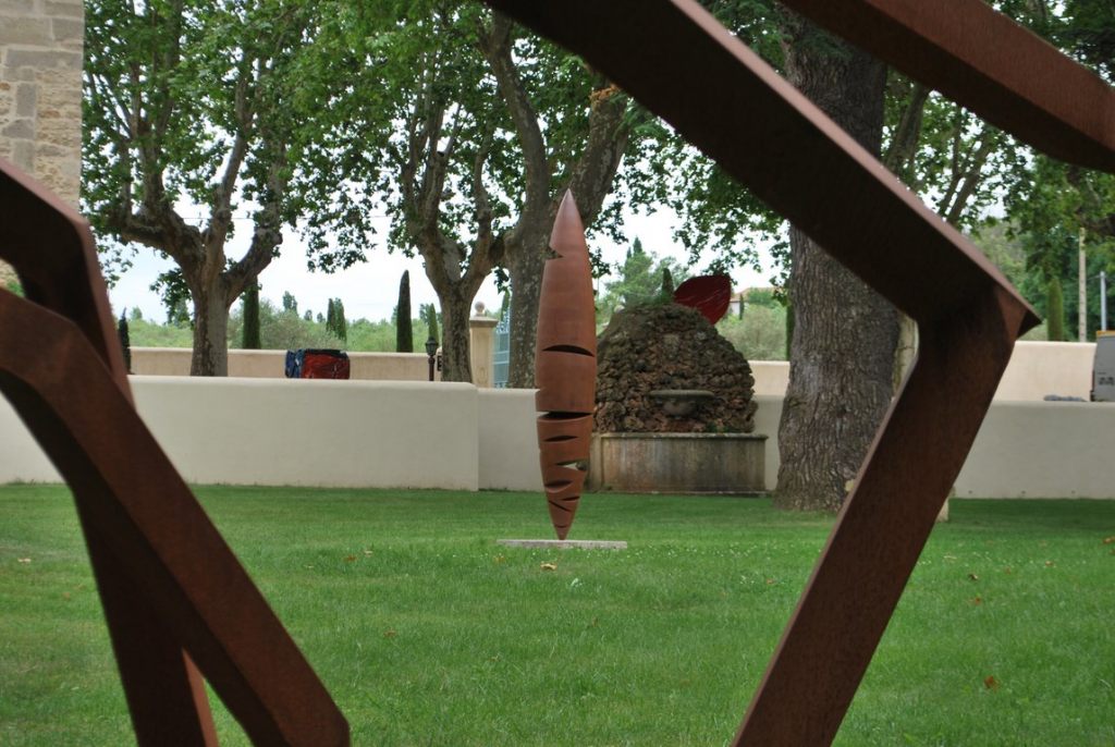 19.Sculpture-monumentale-en-acier-corten-realisee-par-l-artiste-sculpteur-contemporain-Felix-Valdelievre-exposee-au-centre-d-art-La-Mouche-Beziers-2018