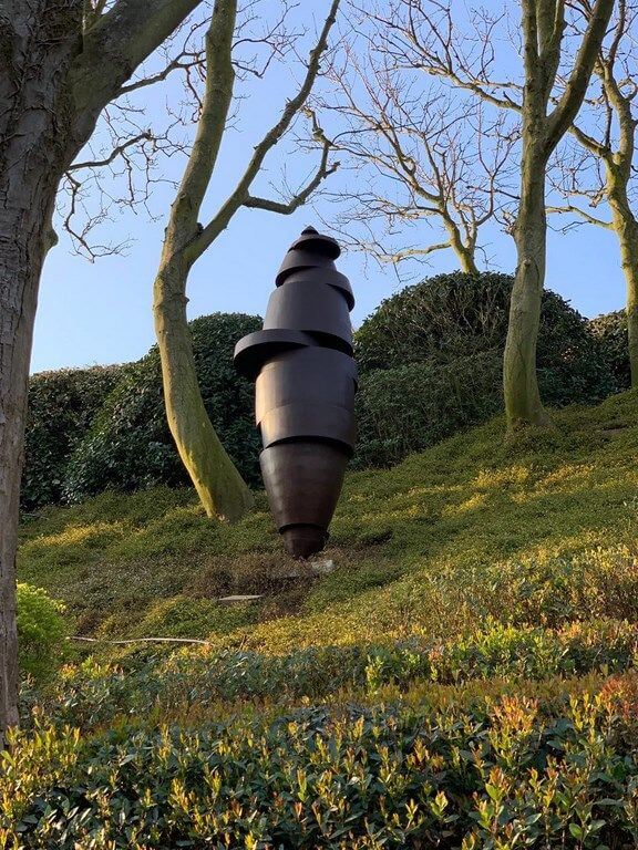 Sculpture métal en acier corten de Felix Valdelievre - Exposition des Jardins d'Etretat 2019