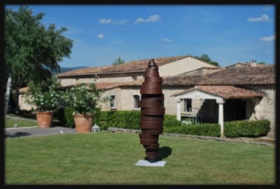 Sculpture métallique monumentale en extérieur de Félix Valdelièvre
