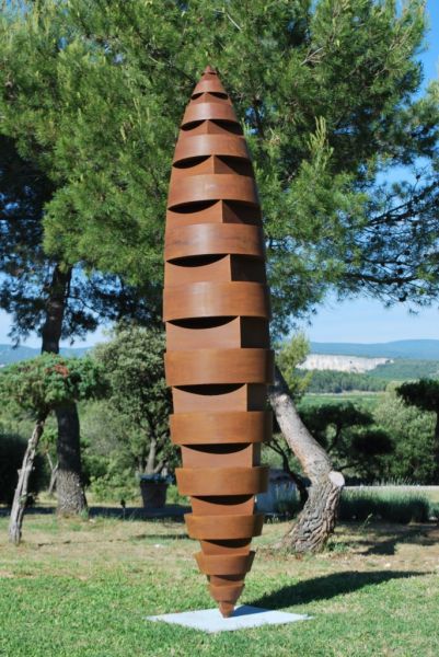 Troisième sculpture monumentale extérieure de  2.70m réalisée en 2015 par le sculpteur Félix Valdelièvre