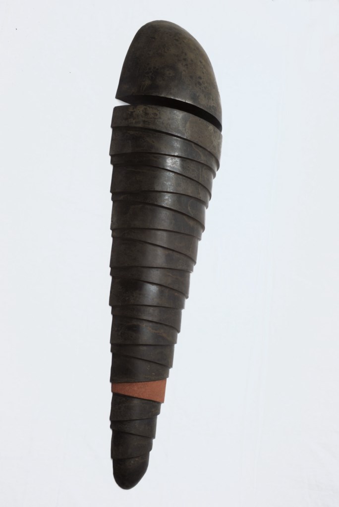 Sculpture-murale-fer-patine-verni-limaille-de-cuivre-longueur:135cm-artiste-sculpteur-contemporain-Felix-Valdelievre-2009