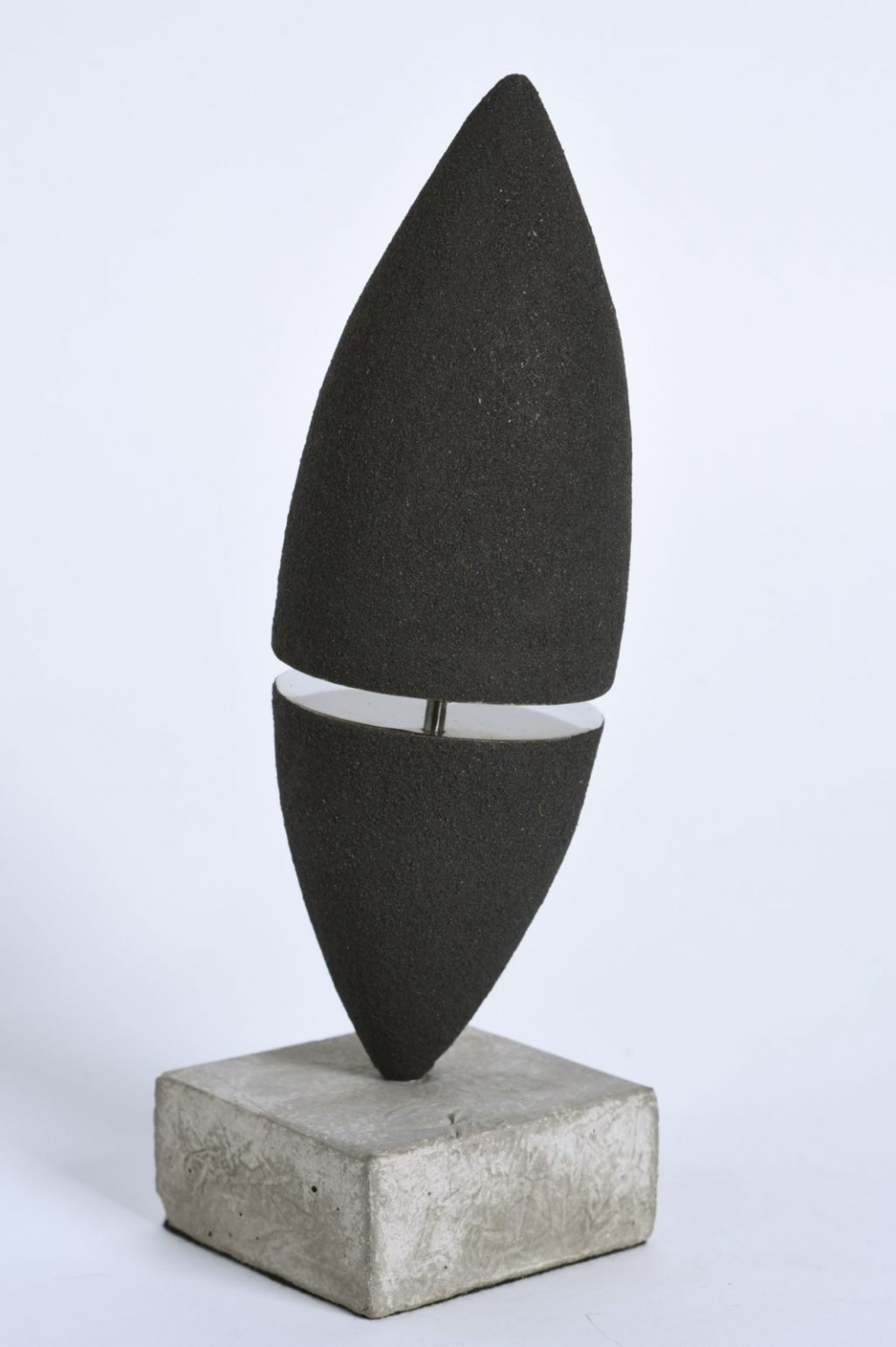 Sculpture-limaille-de-fer-inox-poli-miroir-socle-beton-hauteur:26cm-artiste-sculpteur-contemporain-Felix-Valdelievre-2016